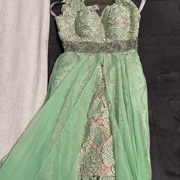 SHERRI HILL Lace & Chiffon Overlay Dress - Picture 9 of 10